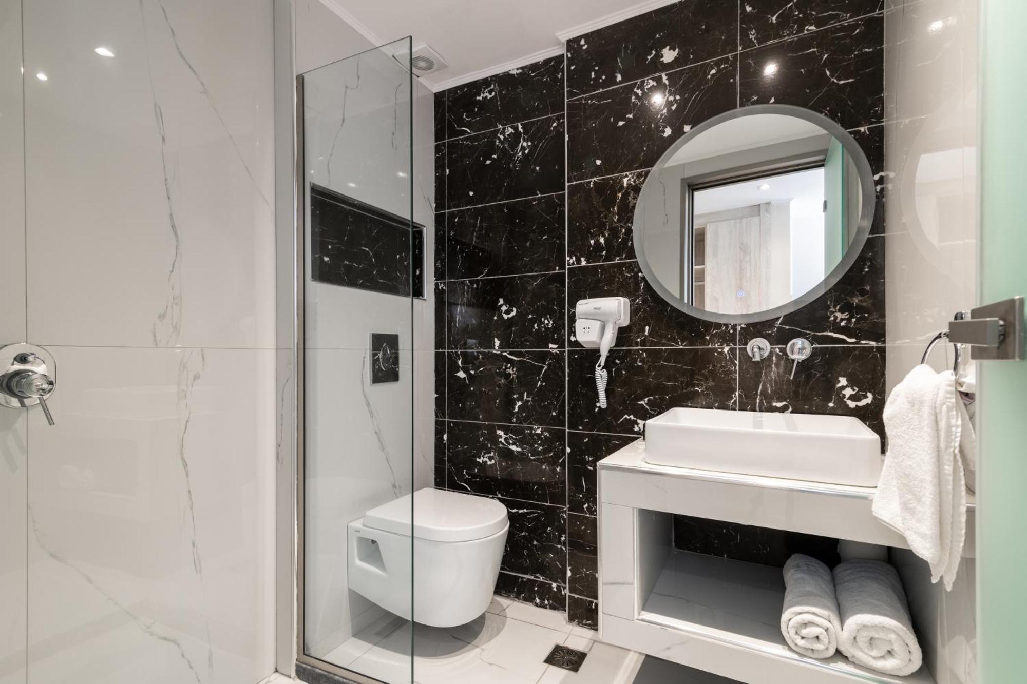 Daisy Hotel Plános Eksteriør bilde